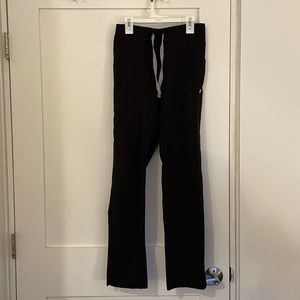 Gently worn black figs yola skinny scrub pants